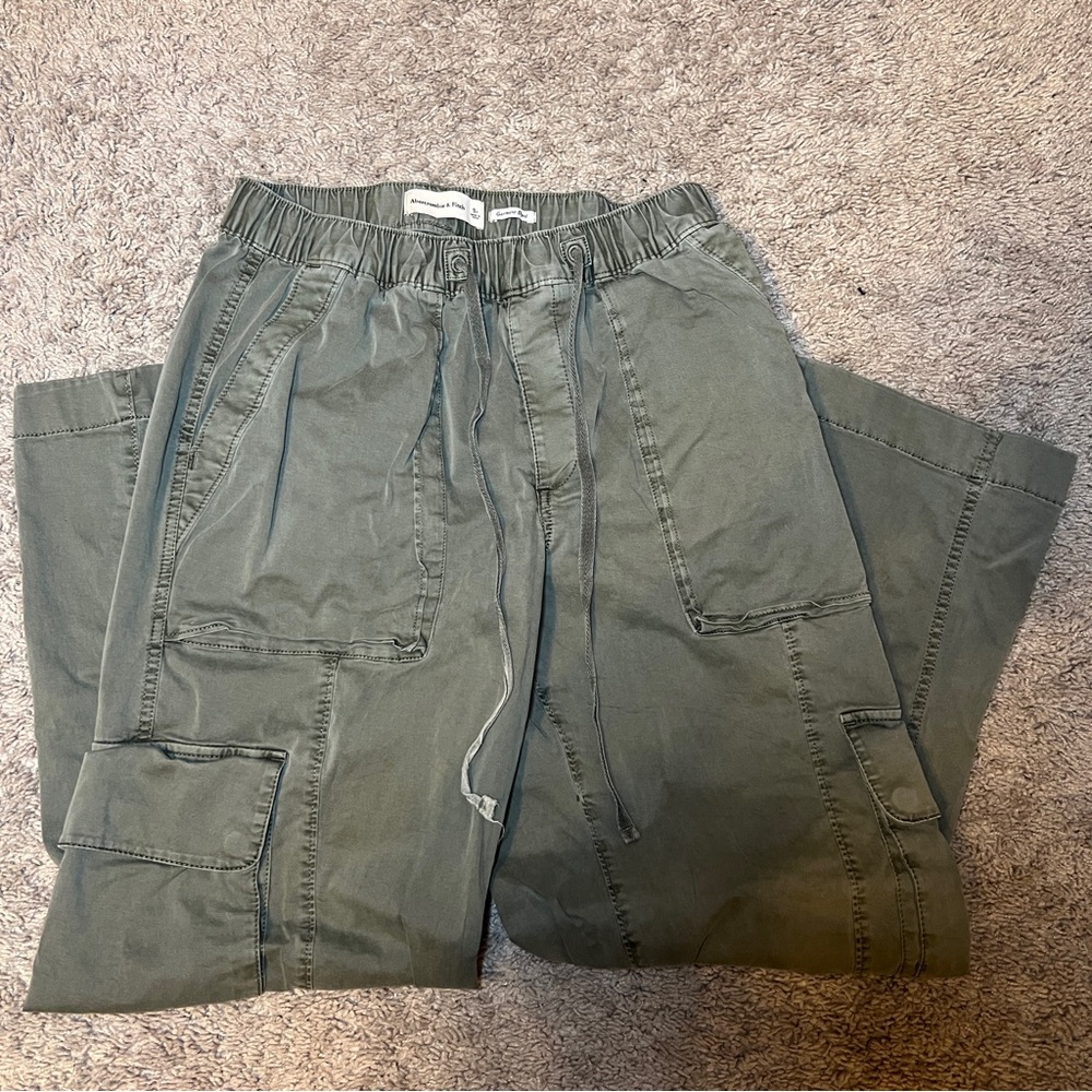 Baggy Cargo Pull-On Pant with Zippers Olive Green - Picture 6 of 10